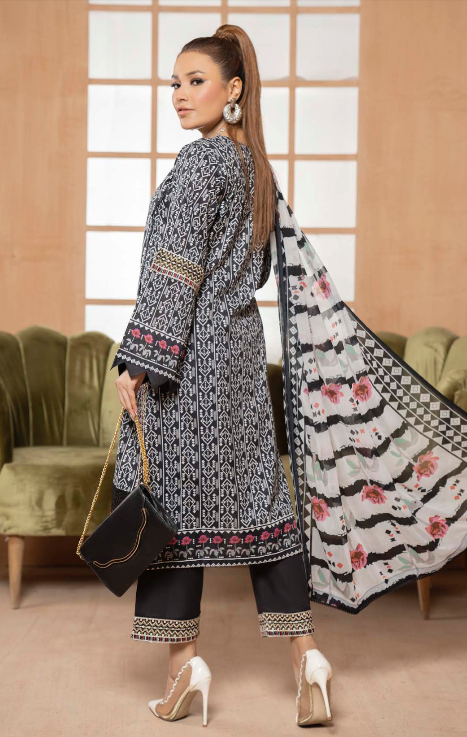 Black Munira Designer Lawn Ladies Suit