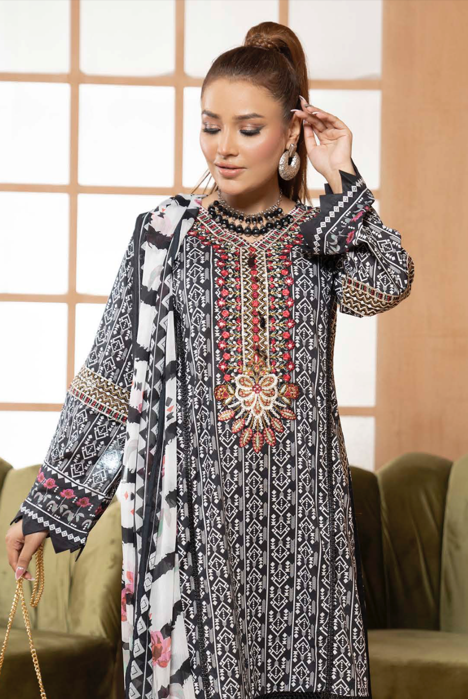 Black Munira Designer Lawn Ladies Suit