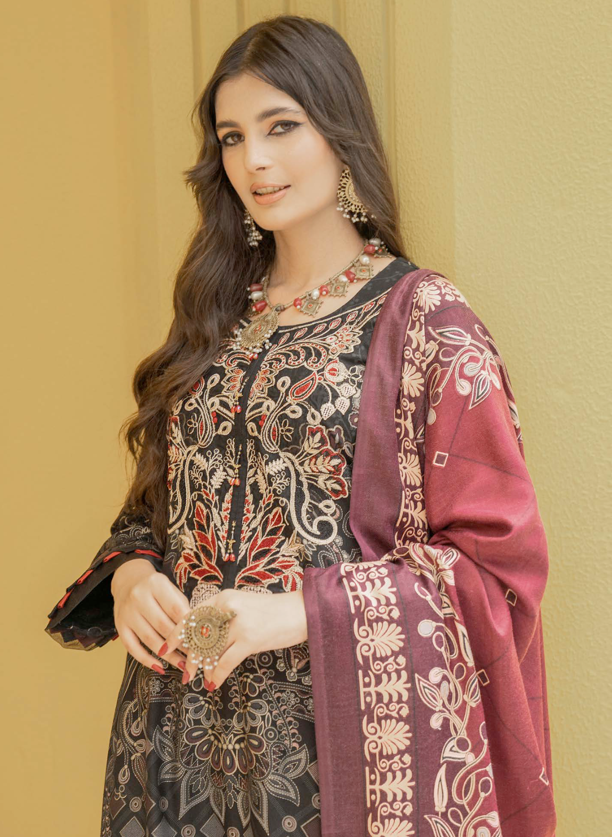 Black Munira Designer Dhanak Ladies Suit