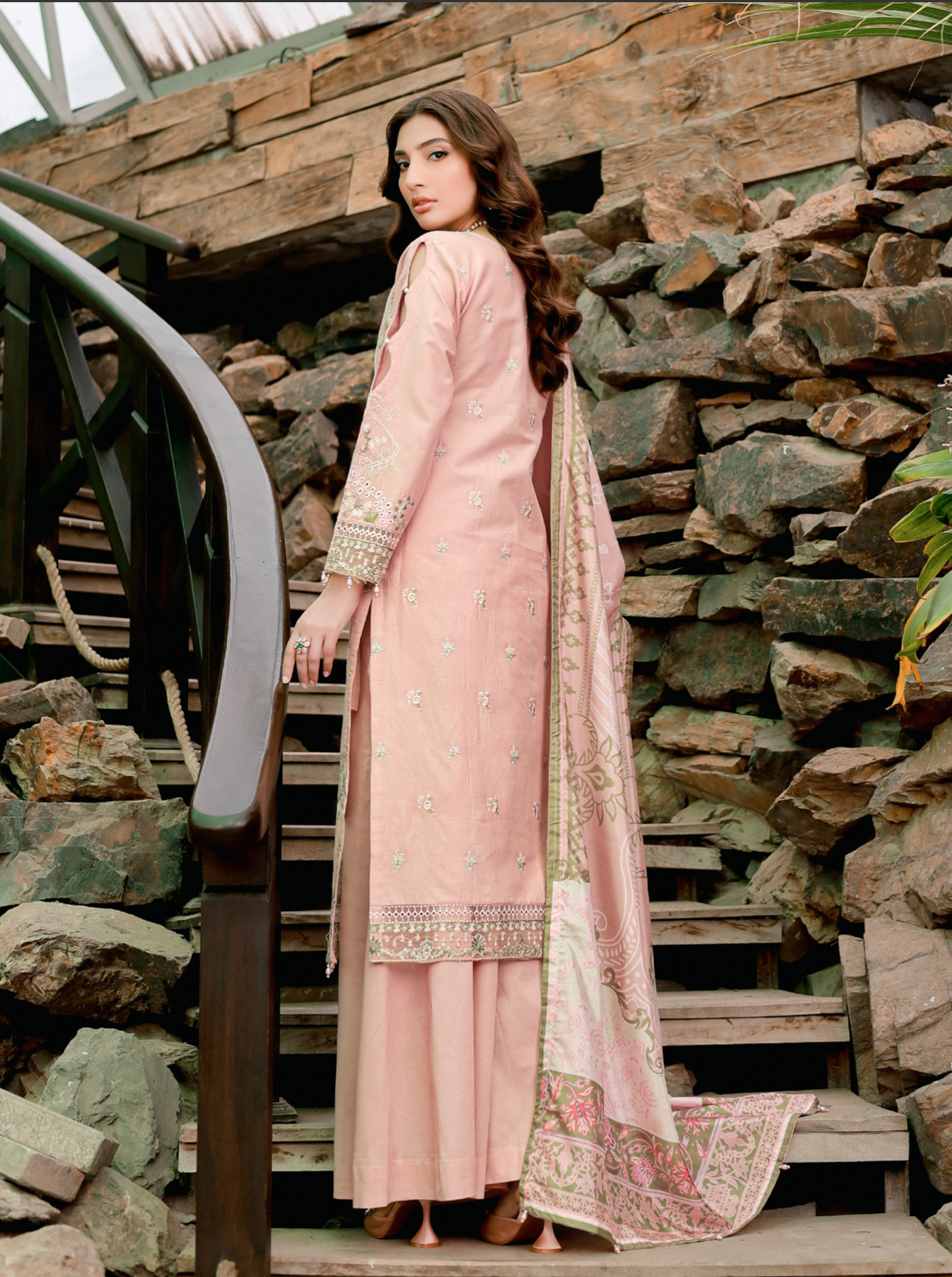 Pink Luxury Lawn Ladies Suit