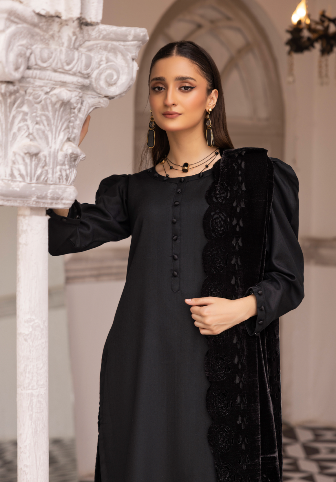 Black 'Sapna' Dhanak Ladies Suit