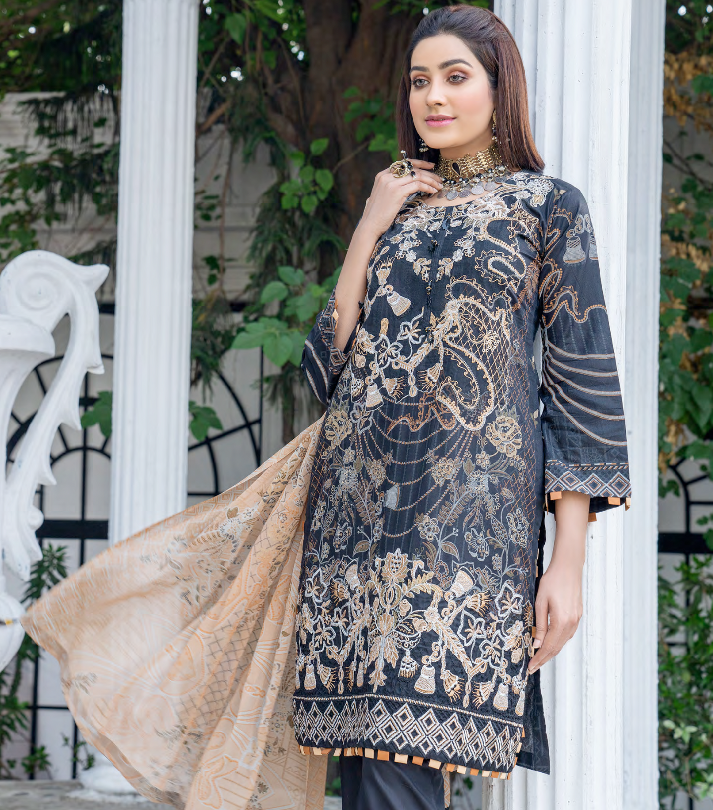 Black Munira Designer Lawn Ladies Suit