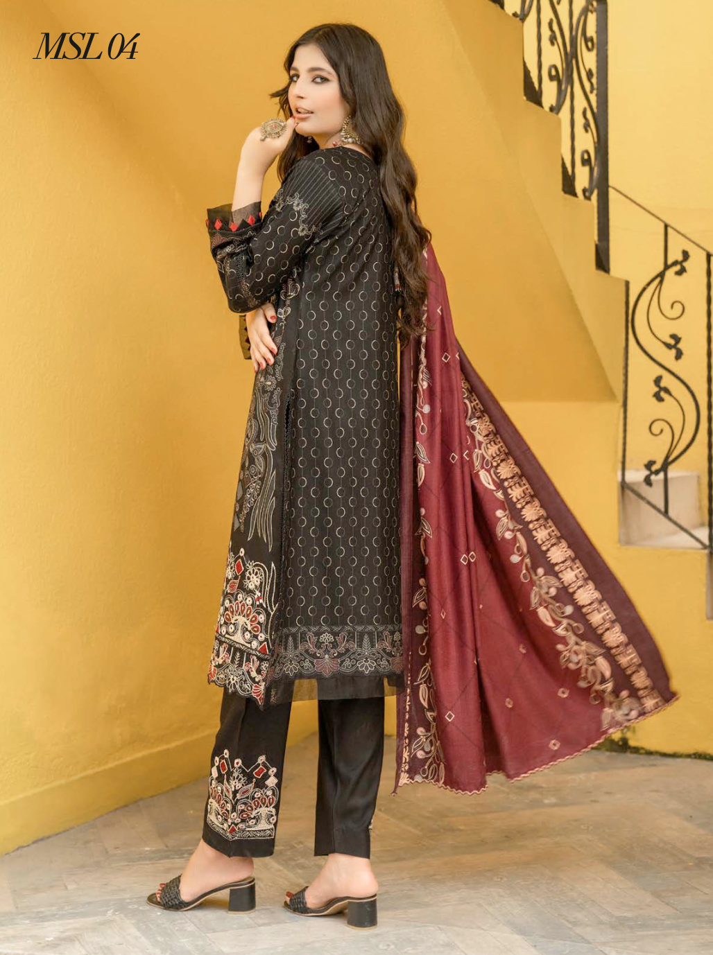 Black Munira Designer Dhanak Ladies Suit